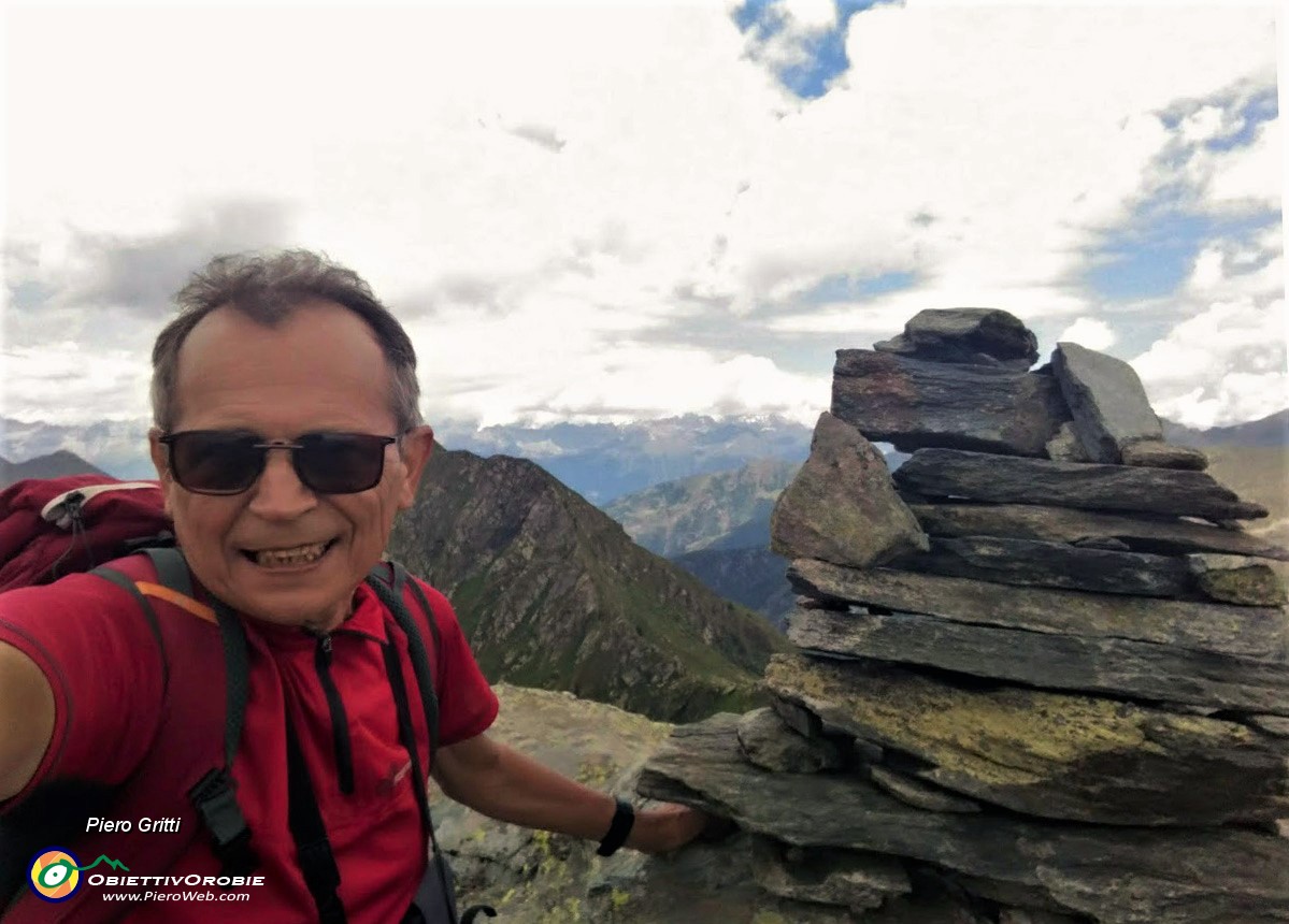 04 All'omino di vetta del Monte Tartano (2292 m).jpg